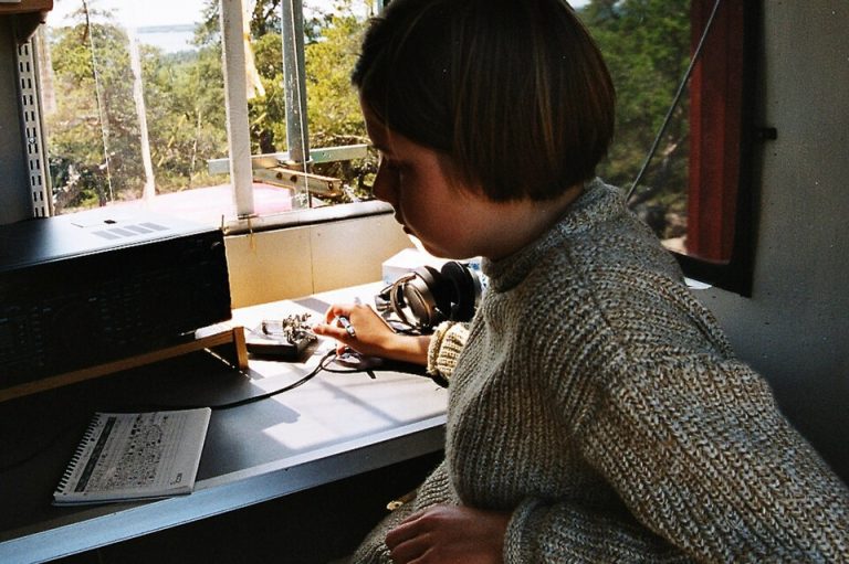 {{Information |Description ={{en|1=Amateur radio operator sending telegraphy using electronic keyer with a twin-lever paddle.}} |Source ={{own}} |Author =Kotoviski photograph by Henryk Kotowski |Date =2003 |